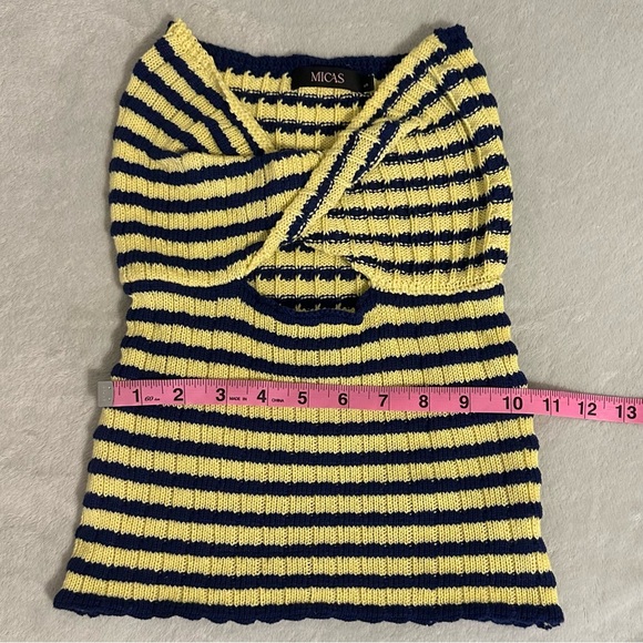 Perfect summer vacation tube top! Stretchy material (can fit a medium). - Picture 5 of 5